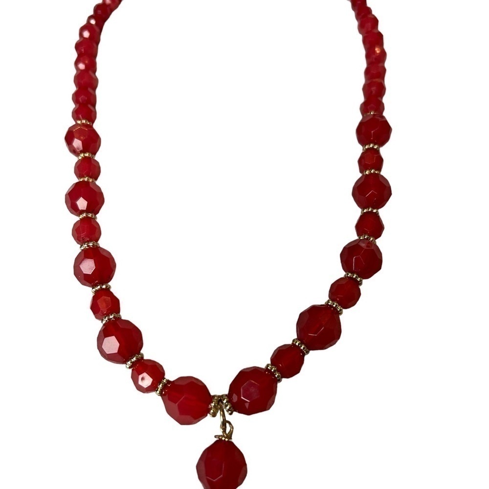 Red Acrylic Beads Faux Stone Pendant Necklace Gold Tone Accents & Chain - Picture 4 of 9